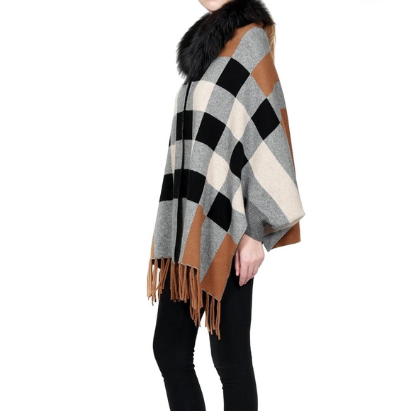 New Women’s cashmere blend cape with detachable fur collar. Belle Fare brand. - Picture 9 of 9